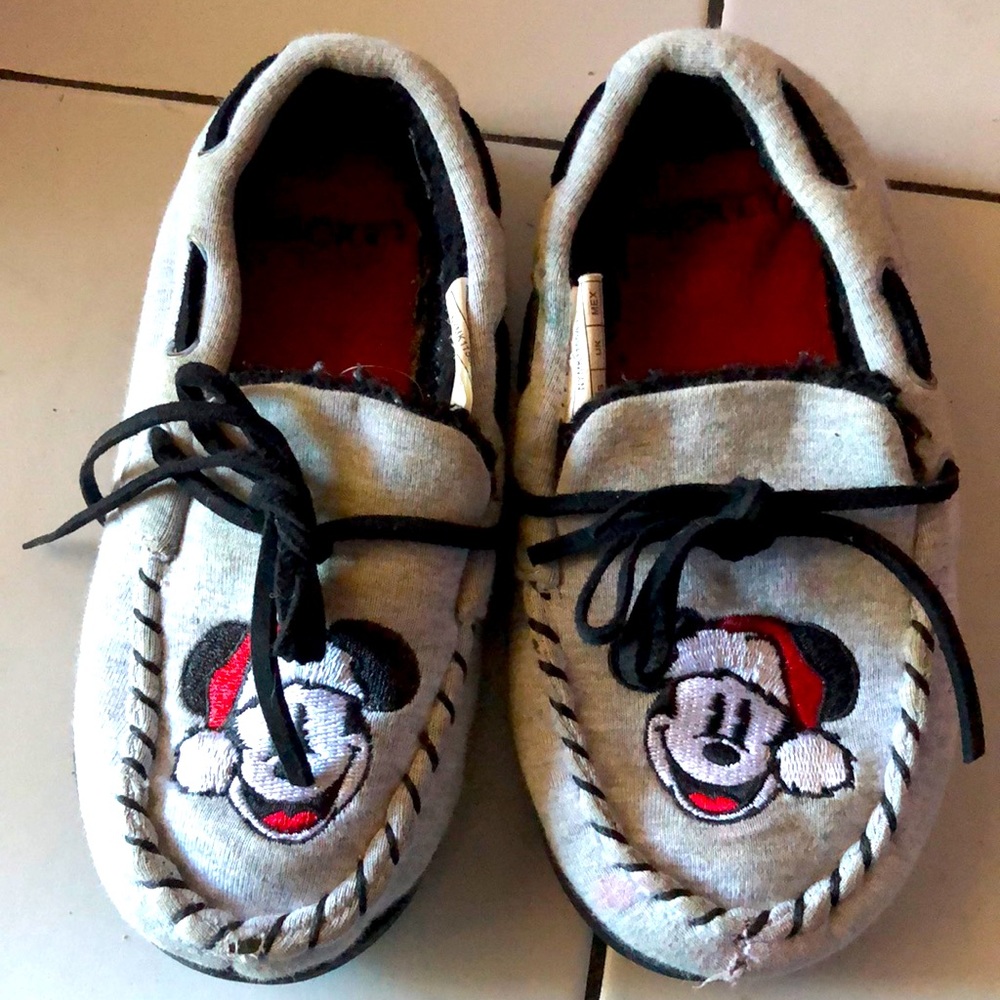 Christmas Mickey moccasin. Size 11/12